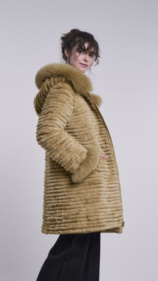 #1263HD  Genuine down reverses to layered rabbit