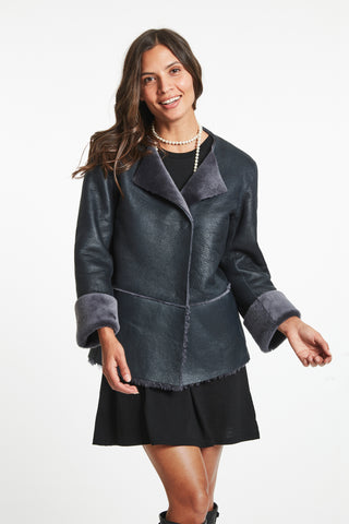 CROPPED REVERSIBLE SHEARLING JACKET in Charcoal