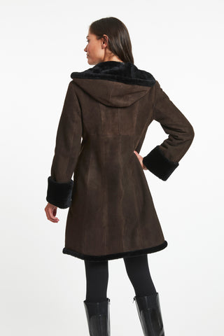 Winter basic - trimmed shearling coat in Walnut with Cozy hood