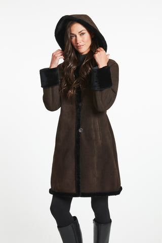 Winter basic - trimmed shearling coat in Walnut with Cozy hood